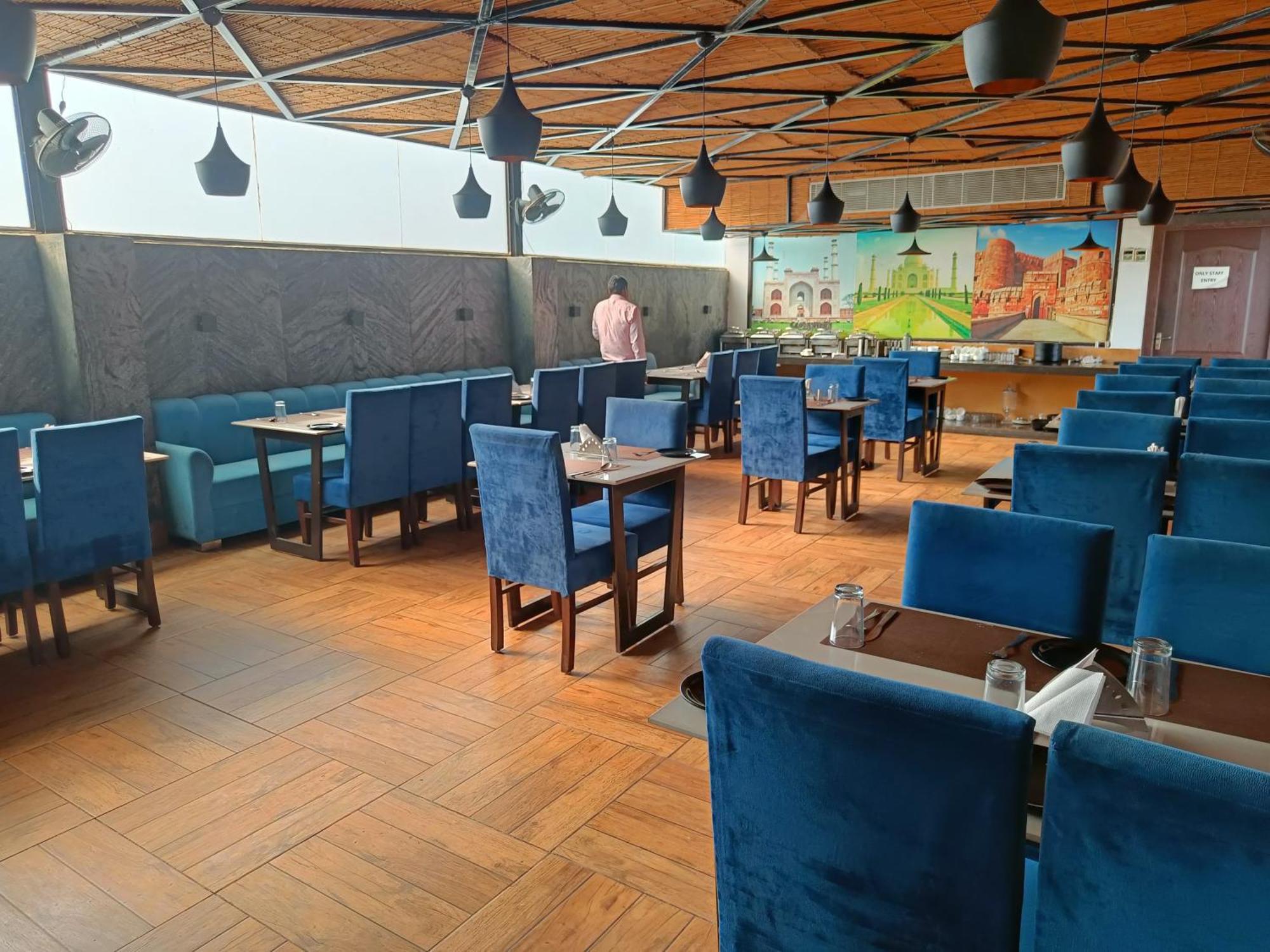 Dům (400 m²), pokoje: 21, vlastní koupelny: 21, destinace: Tajganj Agra  Exteriér fotografie
