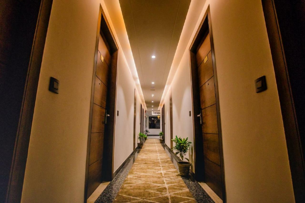Dům (400 m²), pokoje: 21, vlastní koupelny: 21, destinace: Tajganj Agra  Exteriér fotografie