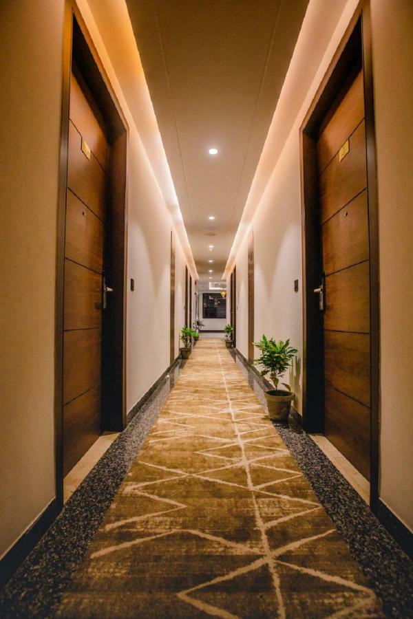 Dům (400 m²), pokoje: 21, vlastní koupelny: 21, destinace: Tajganj Agra  Exteriér fotografie