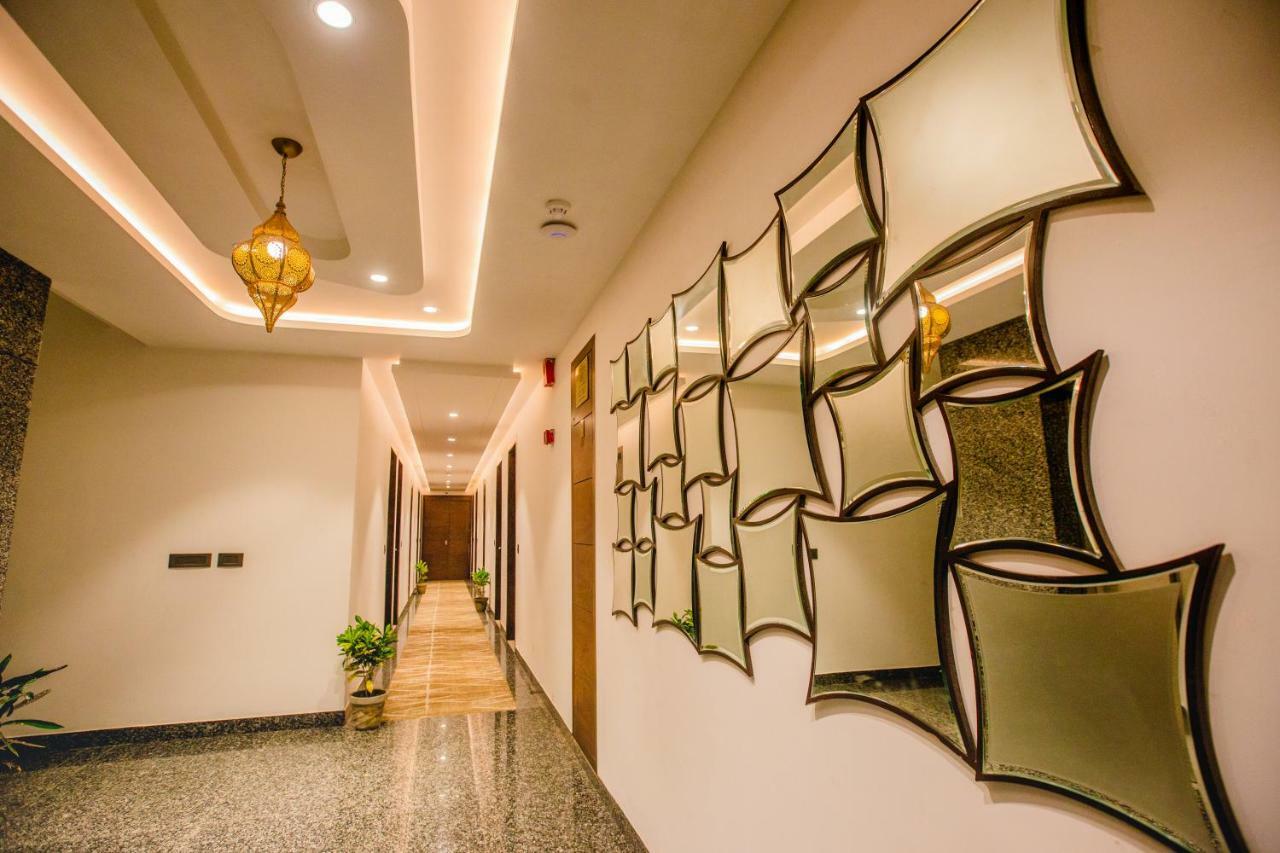 Dům (400 m²), pokoje: 21, vlastní koupelny: 21, destinace: Tajganj Agra  Exteriér fotografie