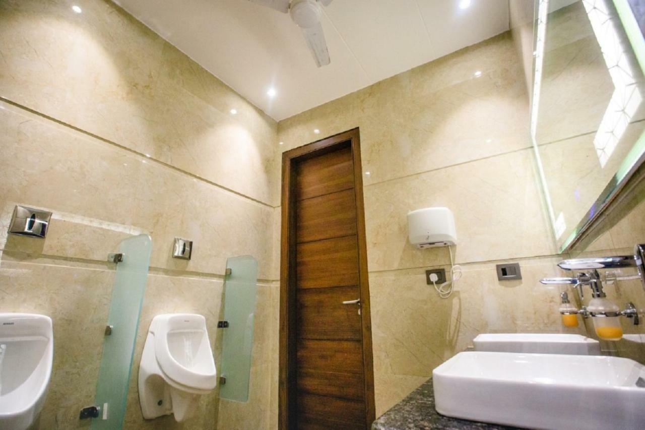 Dům (400 m²), pokoje: 21, vlastní koupelny: 21, destinace: Tajganj Agra  Exteriér fotografie