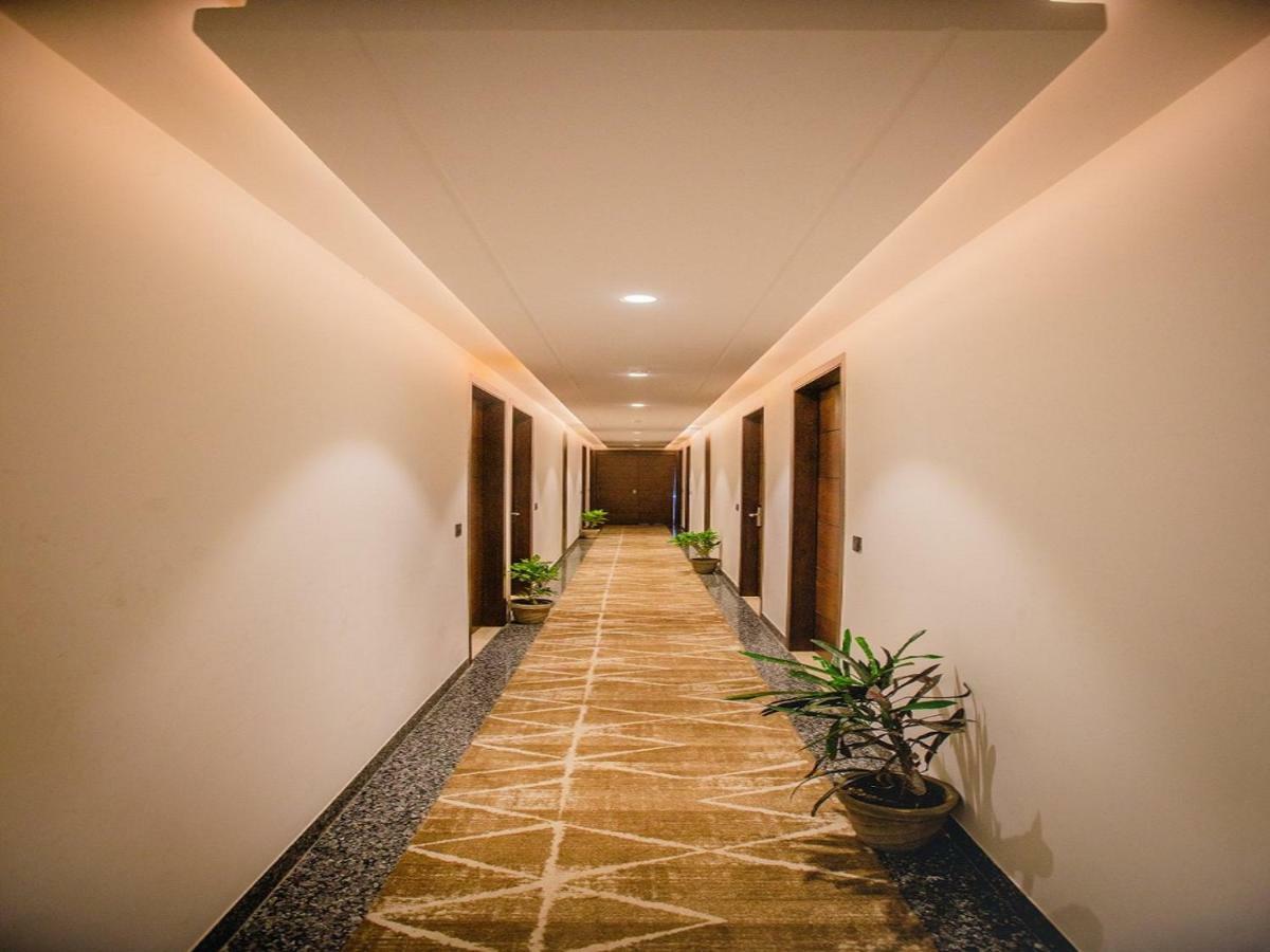 Dům (400 m²), pokoje: 21, vlastní koupelny: 21, destinace: Tajganj Agra  Exteriér fotografie