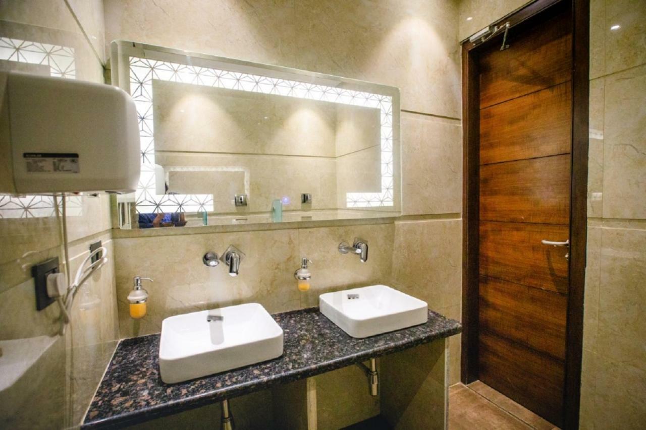 Dům (400 m²), pokoje: 21, vlastní koupelny: 21, destinace: Tajganj Agra  Exteriér fotografie