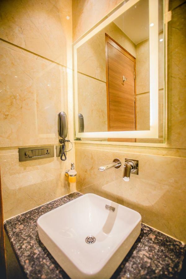 Dům (400 m²), pokoje: 21, vlastní koupelny: 21, destinace: Tajganj Agra  Exteriér fotografie