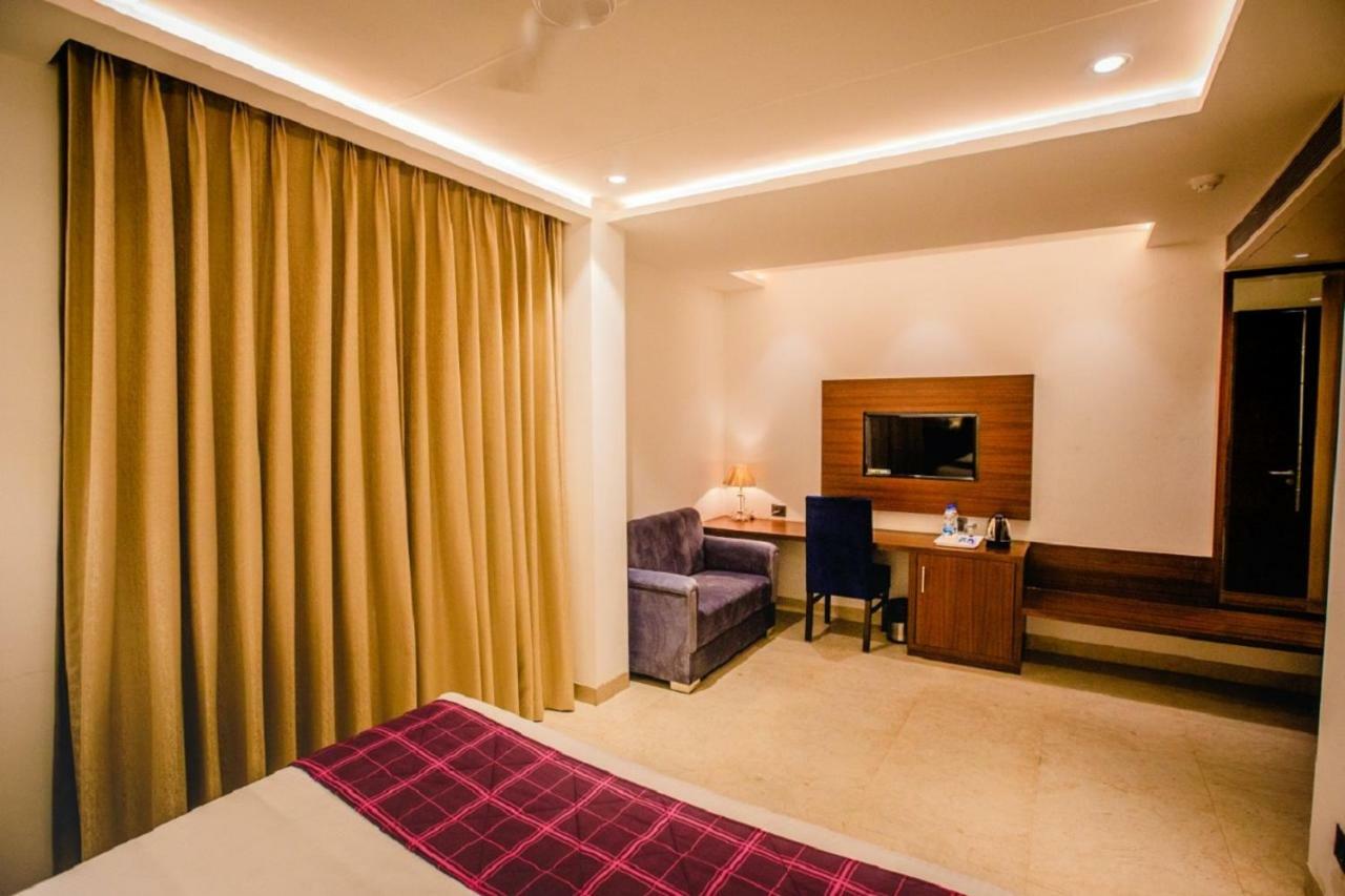Dům (400 m²), pokoje: 21, vlastní koupelny: 21, destinace: Tajganj Agra  Exteriér fotografie