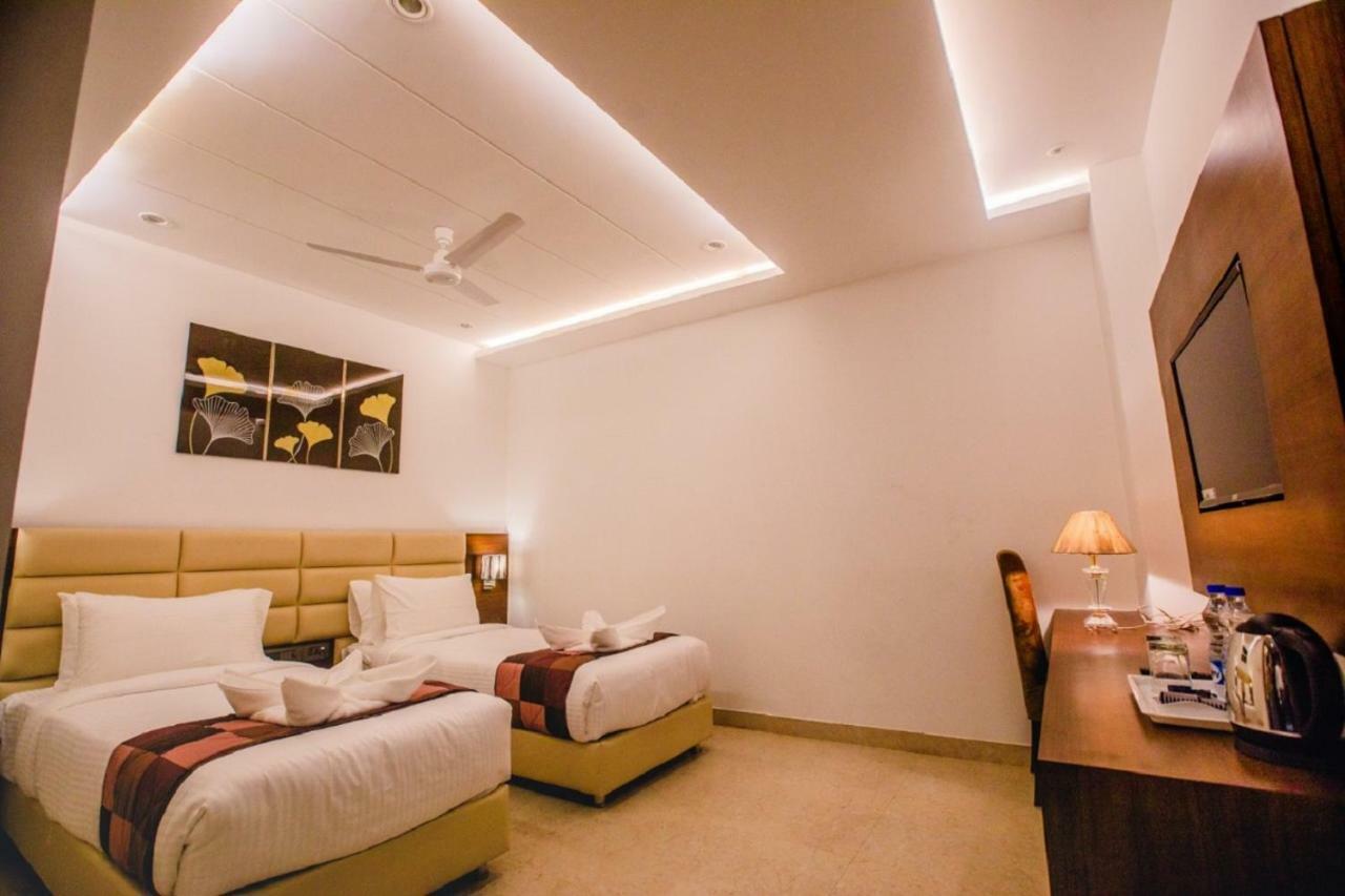 Dům (400 m²), pokoje: 21, vlastní koupelny: 21, destinace: Tajganj Agra  Exteriér fotografie