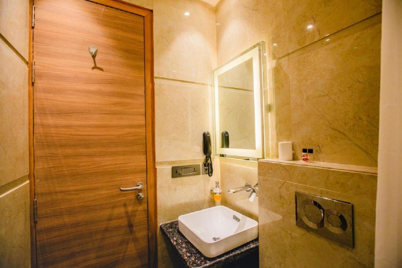 Dům (400 m²), pokoje: 21, vlastní koupelny: 21, destinace: Tajganj Agra  Exteriér fotografie